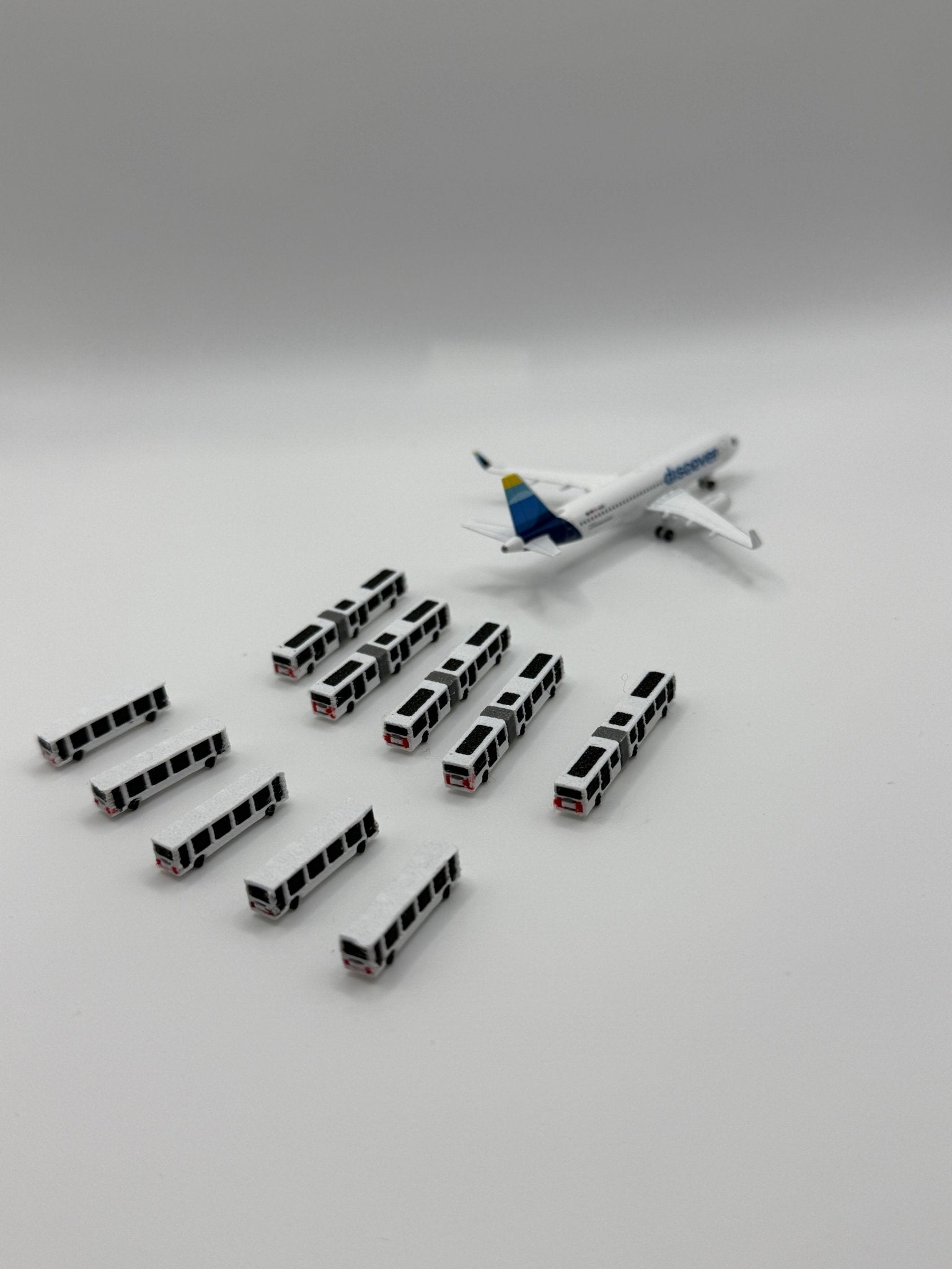 10x Airport - Busse / Vorfeld Passagierbusse – Maßstab 1:500 - MiniAviation