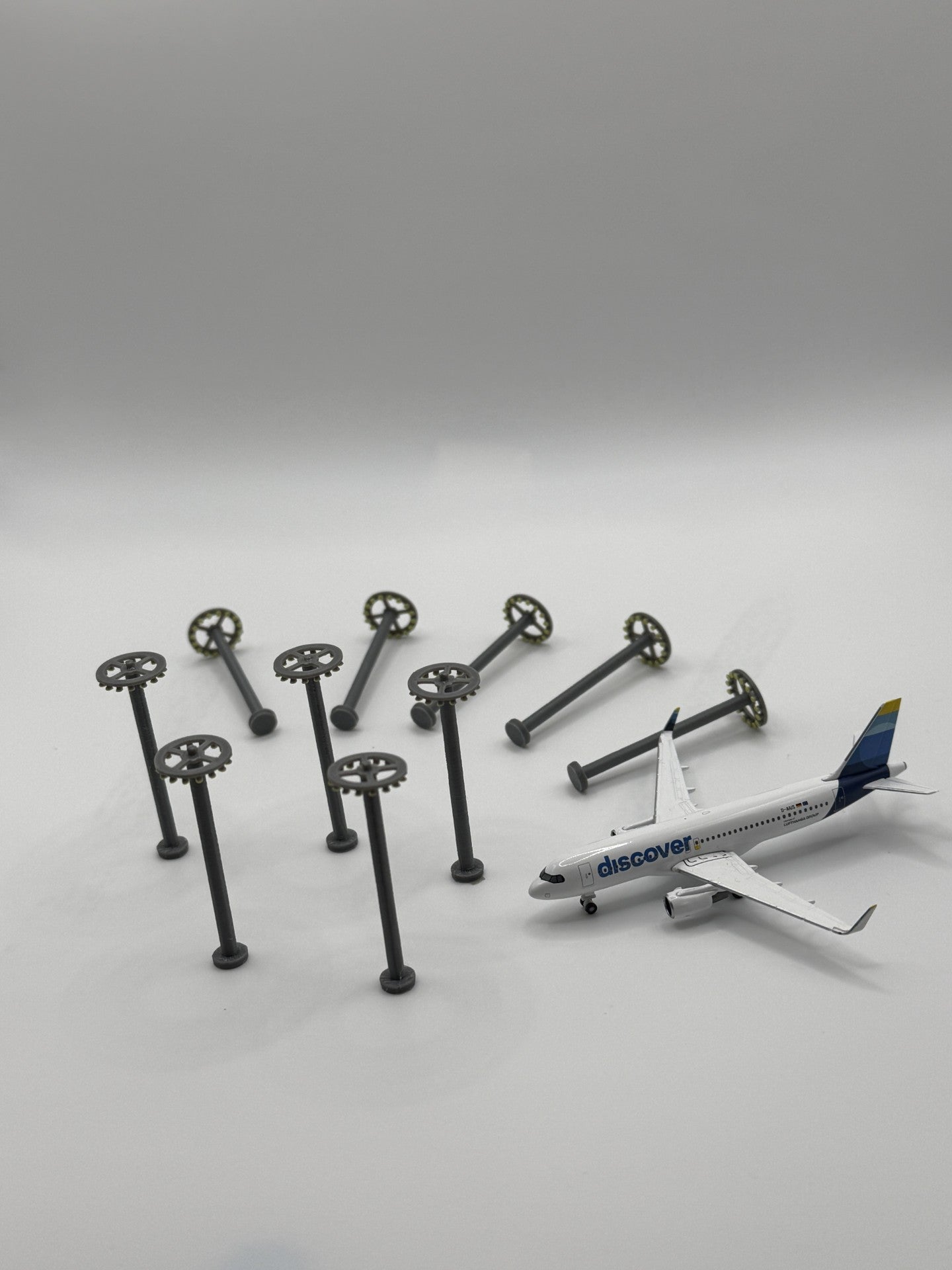 10x Airport Flutlichtmasten - Maßstab 1:500 - MiniAviation