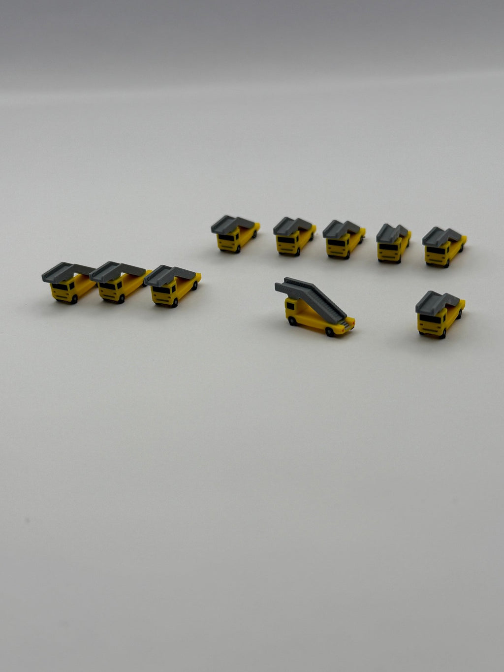 10x Fluggasttreppen - Fahrzeuge – Maßstab 1:500 - MiniAviation