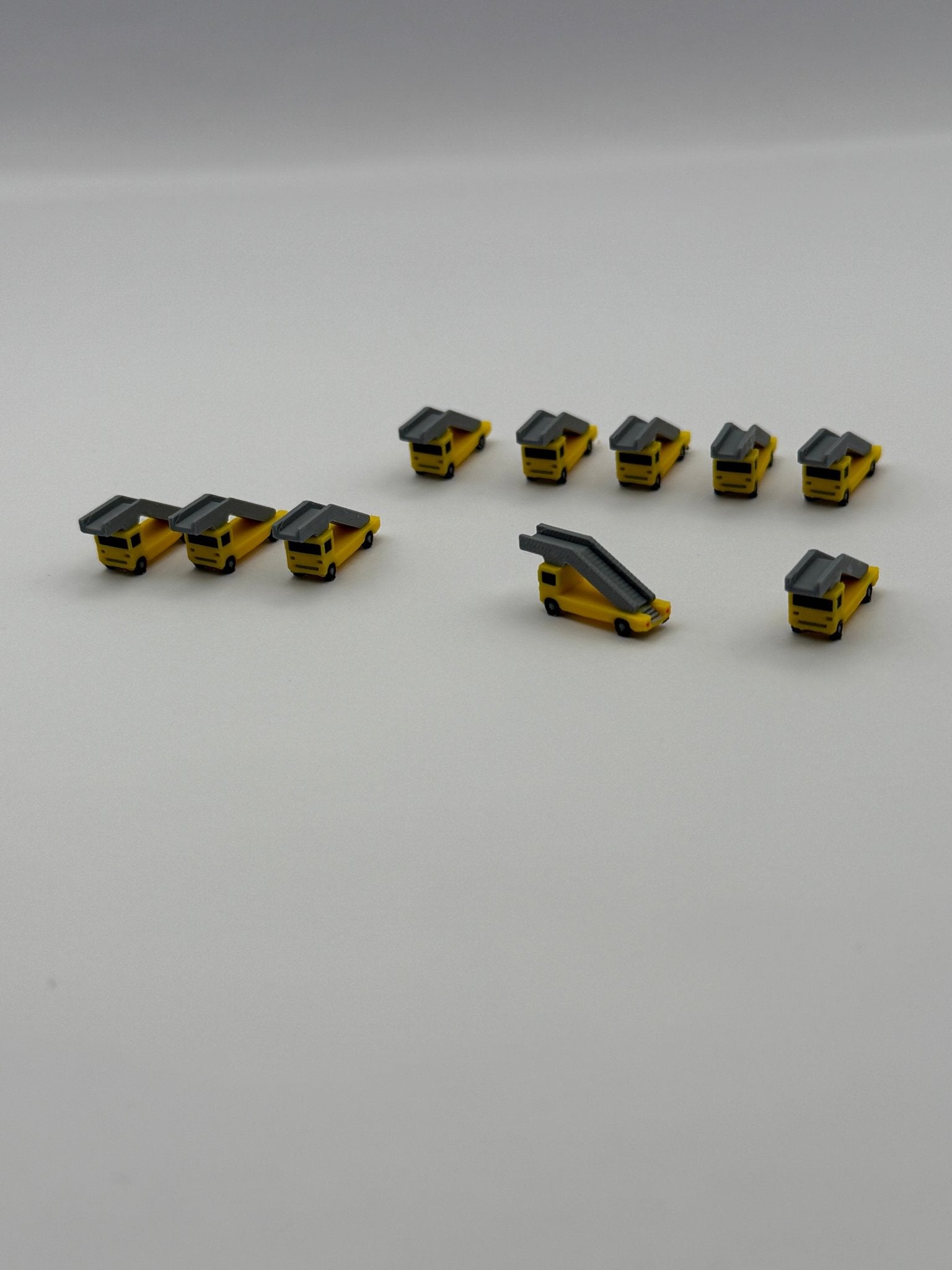 10x Fluggasttreppen - Fahrzeuge – Maßstab 1:500 - MiniAviation