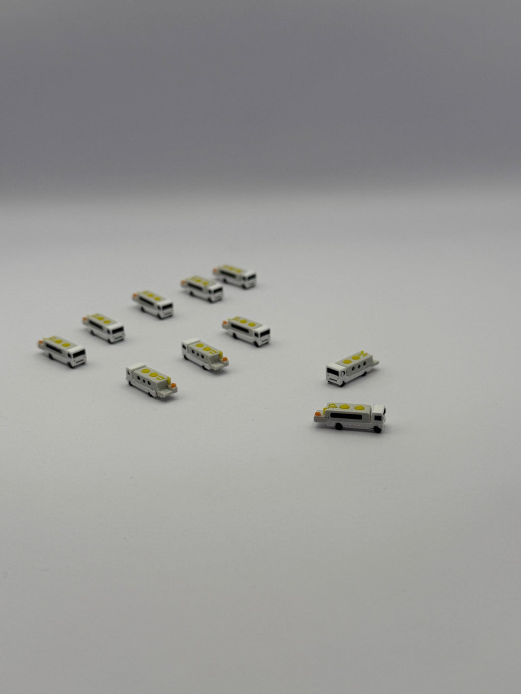 10x Lavatory Trucks (Toiletten - Servicefahrzeuge) – Maßstab 1:500 - MiniAviation
