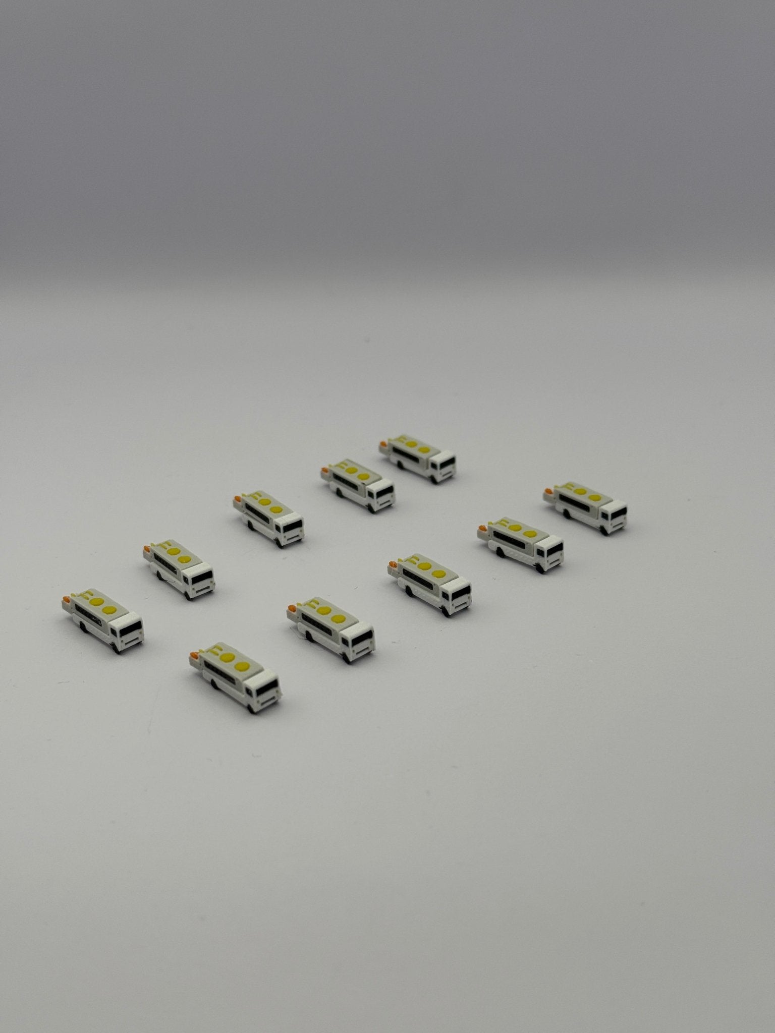 10x Lavatory Trucks (Toiletten - Servicefahrzeuge) – Maßstab 1:500 - MiniAviation