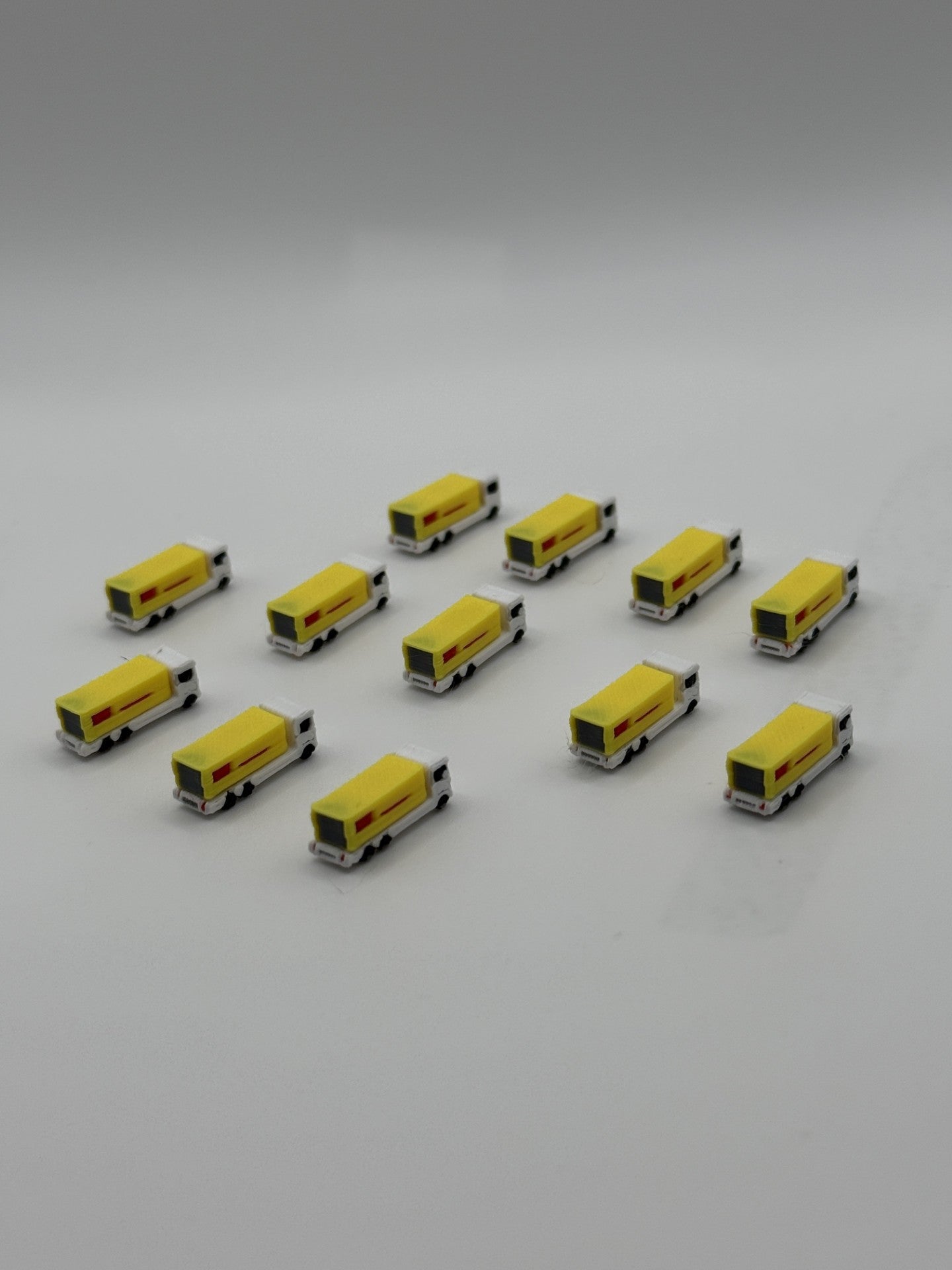 12x Cargo Trucks - Maßstab 1:500 - MiniAviation