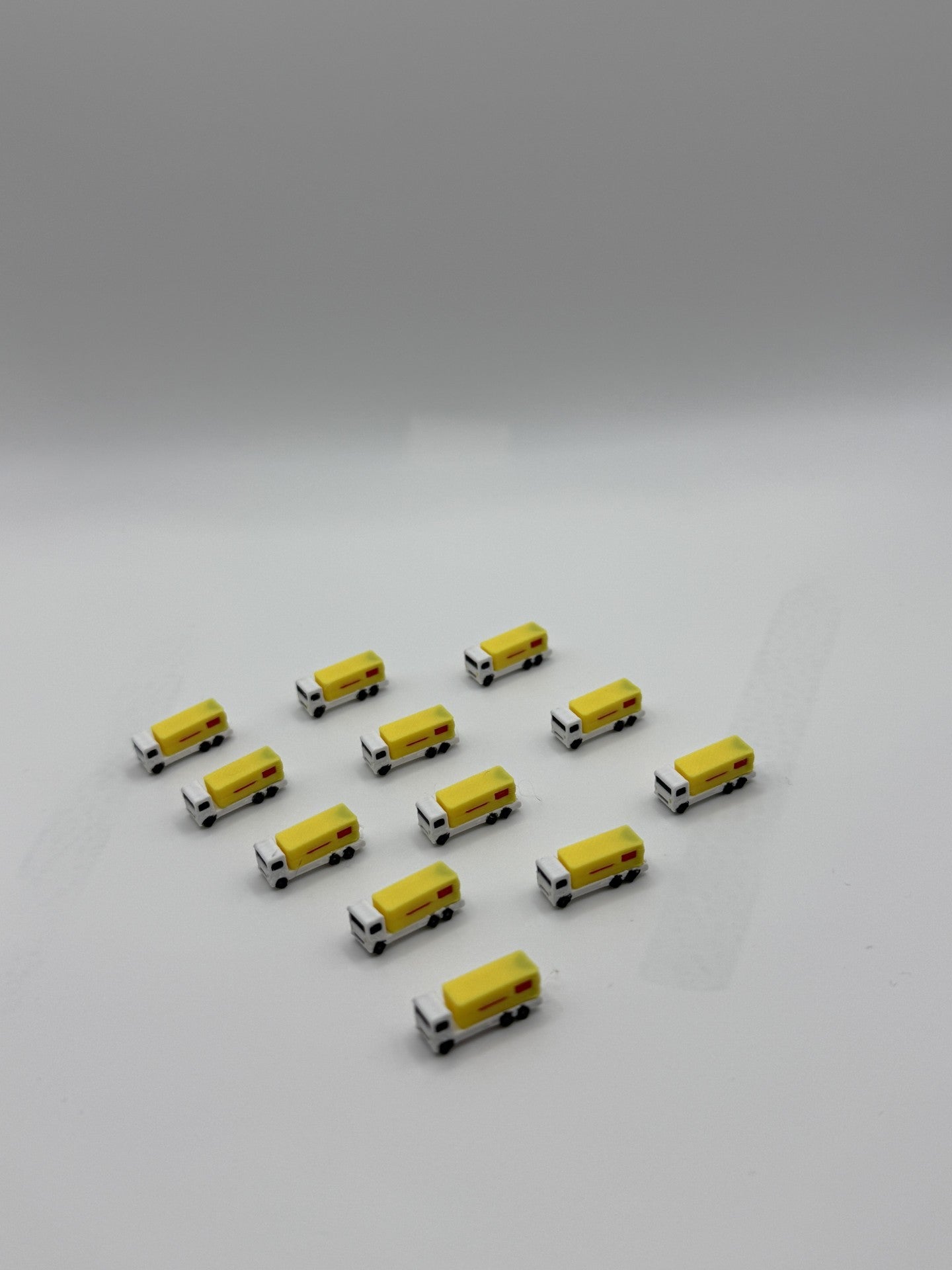 12x Cargo Trucks - Maßstab 1:500 - MiniAviation
