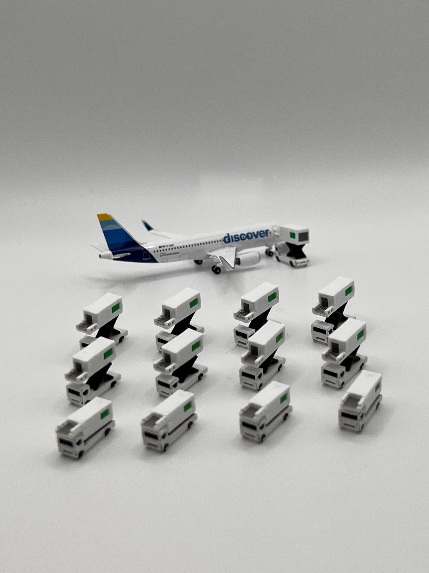 12x Catering Trucks - Maßstab 1:500 - MiniAviation