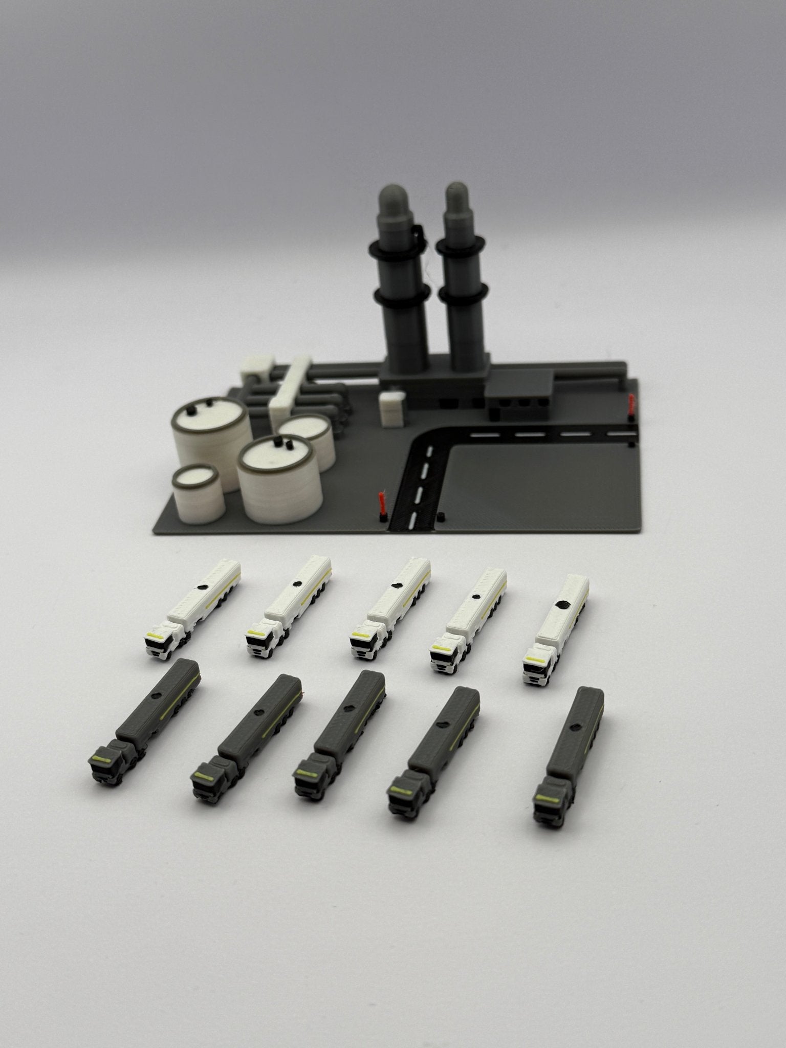 12x Fueltrucks/ Tankwägen - Maßstab 1:500 - MiniAviation