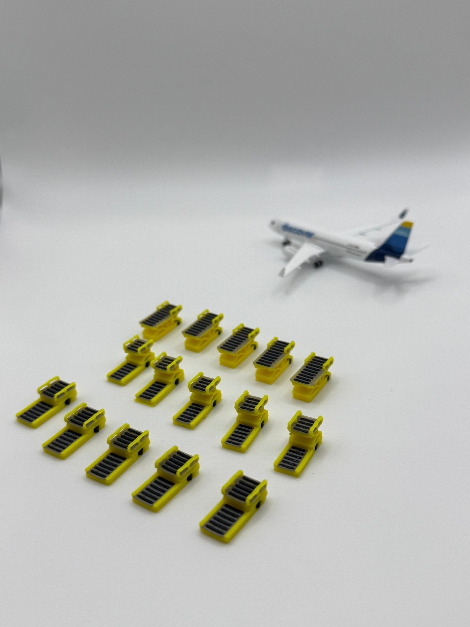 15x Conatiner Loader - Maßstab 1:500 - MiniAviation