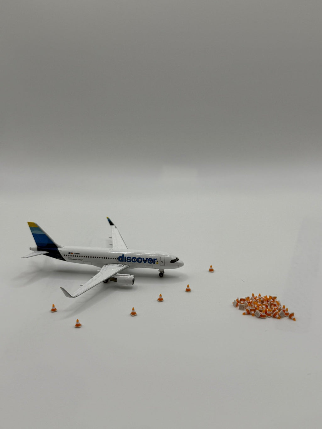 50x Airport Cones/Pilonen - Maßstab 1:500 - MiniAviation