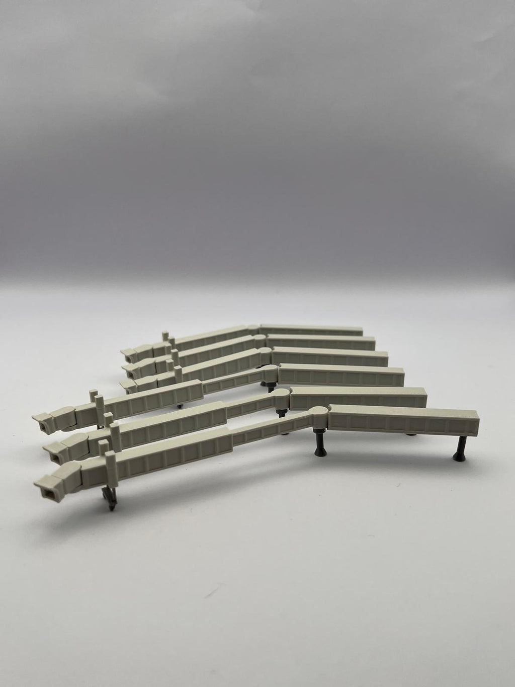 6x Ausziehbare Fluggastbrücken – Maßstab 1:500 - MiniAviation