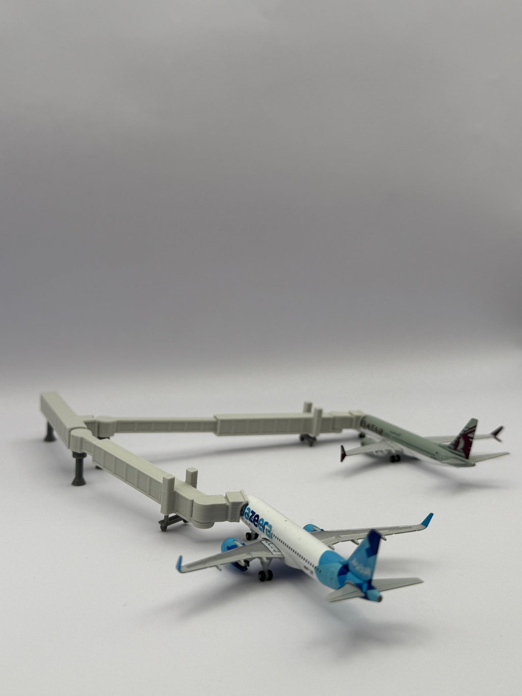 6x Doppelete Ausziehbare Fluggastbrücken – Maßstab 1:500 - MiniAviation