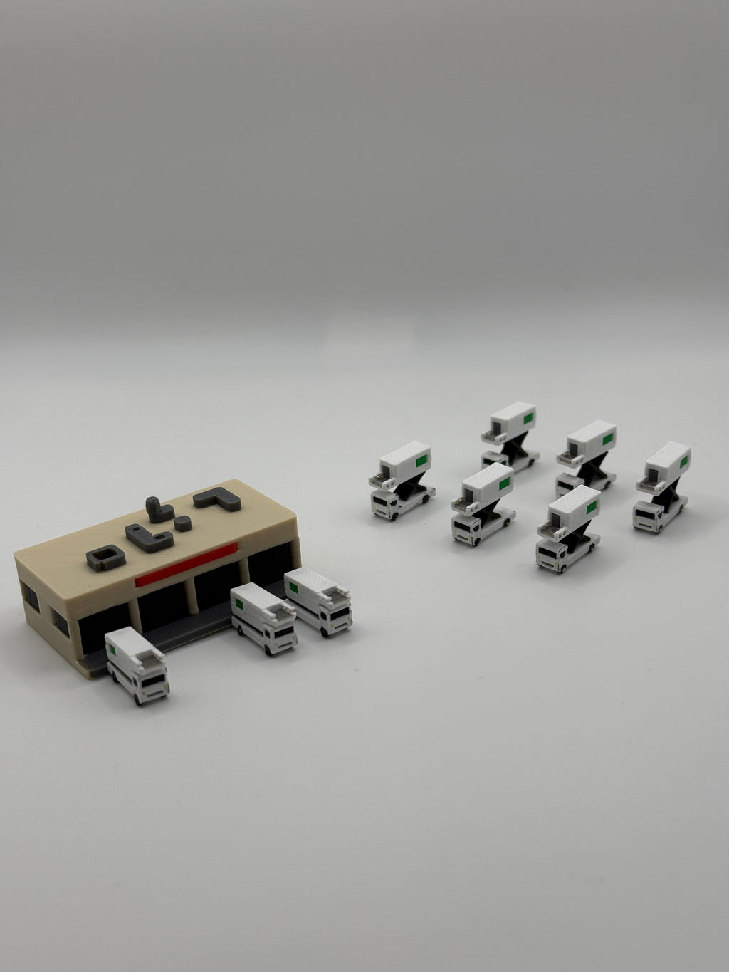 Catering Truck Depot + 9 Trucks Maßstab 1:500