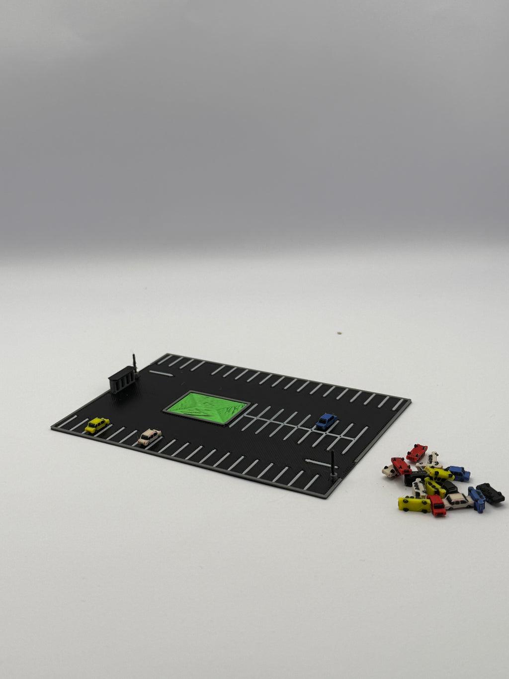 Hotel-Parkplatz mit Autos – Maßstab 1:500