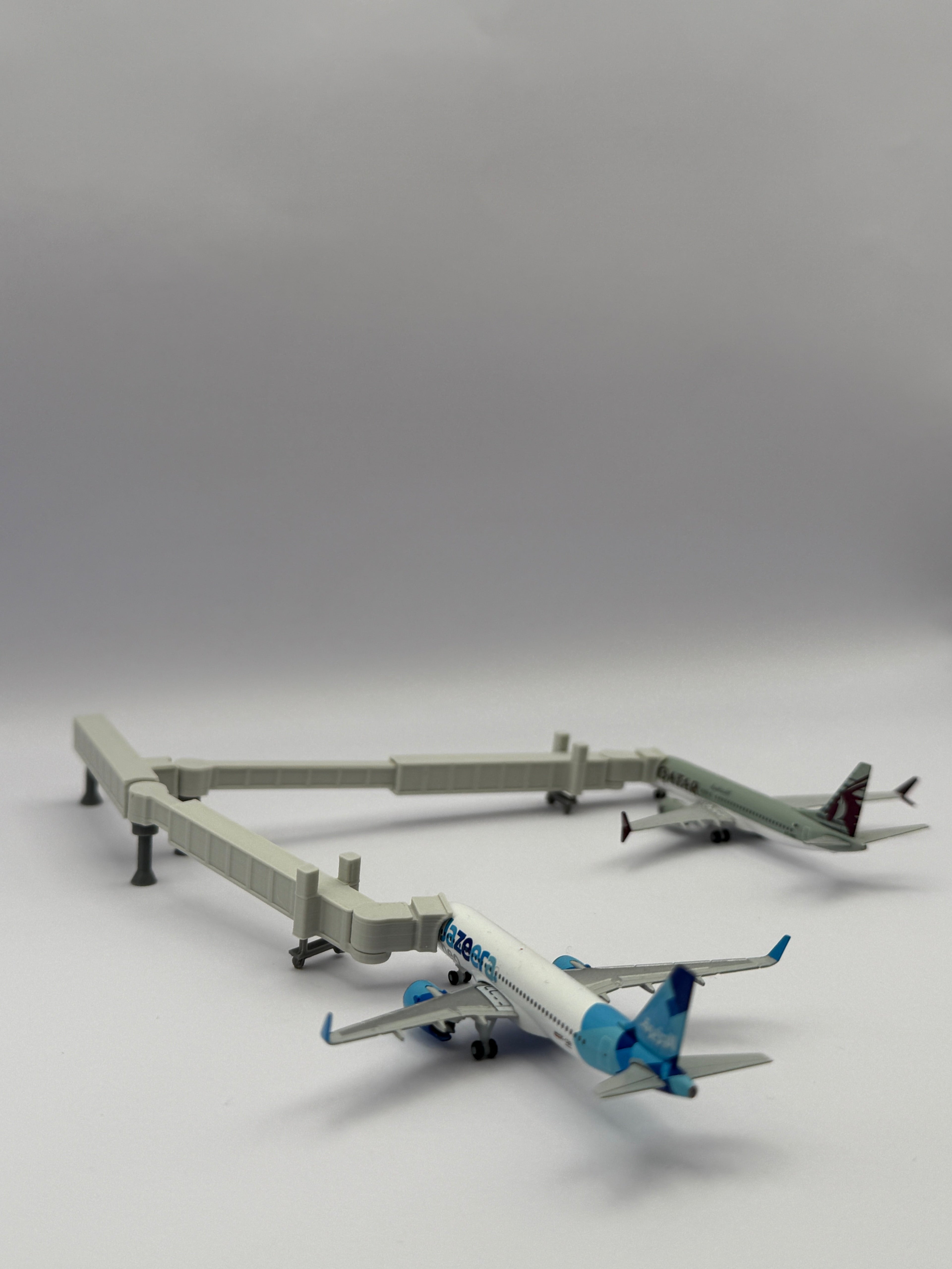6x Doppelete Ausziehbare Fluggastbrücken – Maßstab 1:500