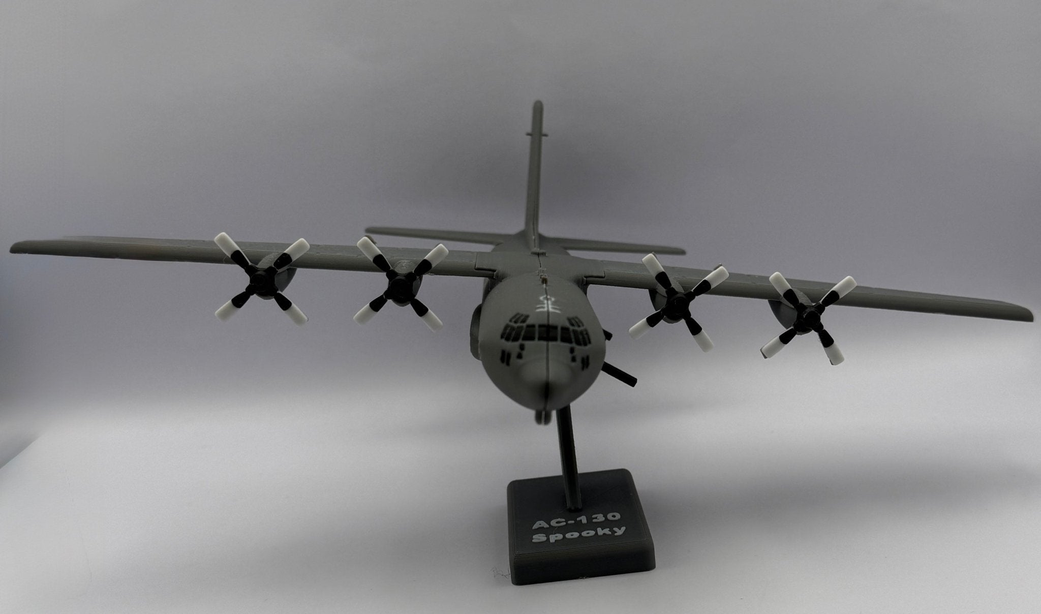 AC - 130 „Spooky“ – 3D - Druck Flugzeugmodell mit Standfuß - MiniAviation