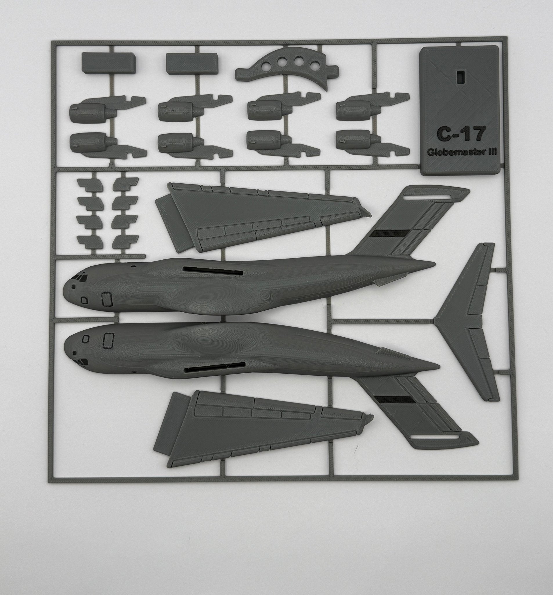 C - 17 Globemaster III – 3D - Druck Flugzeugmodell mit Standfuß - MiniAviation