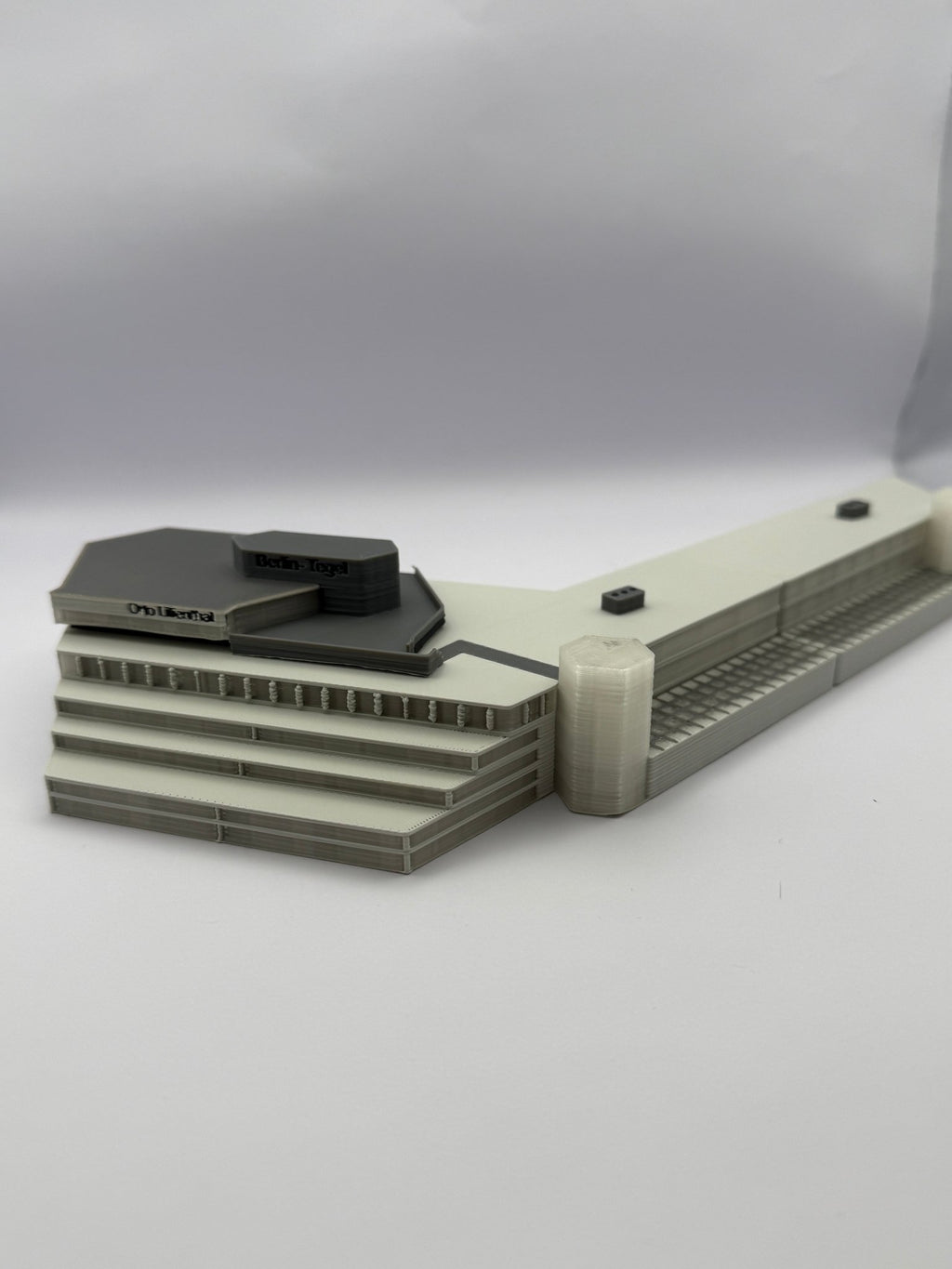 Terminal 2 Berlin Tegel (TXL) – Maßstab 1:500 - MiniAviation