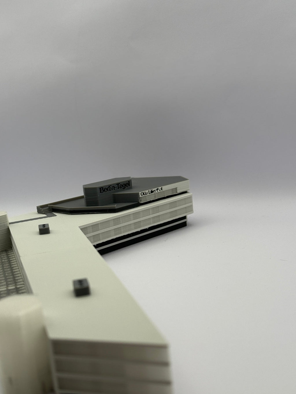 Terminal 2 Berlin Tegel (TXL) – Maßstab 1:500 - MiniAviation